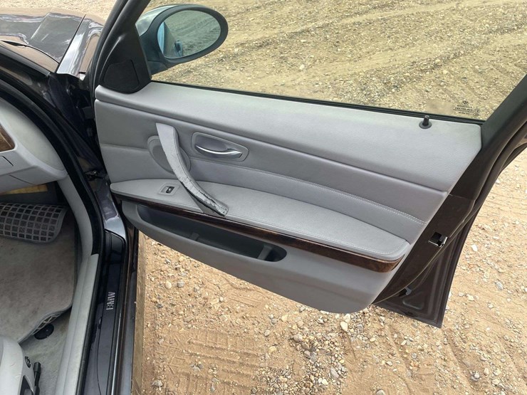 2006-bmw-325i-4-door-sedan-(178,642-miles)-image-17