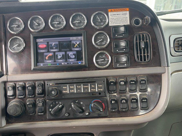 2014-peterbilt-389-image-35