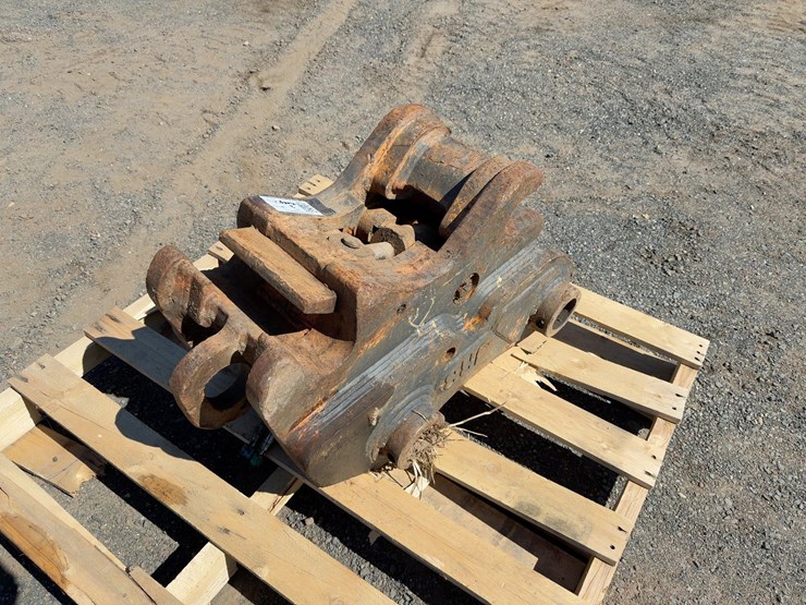 jrb-hydraulic-quick-coupler-image-3