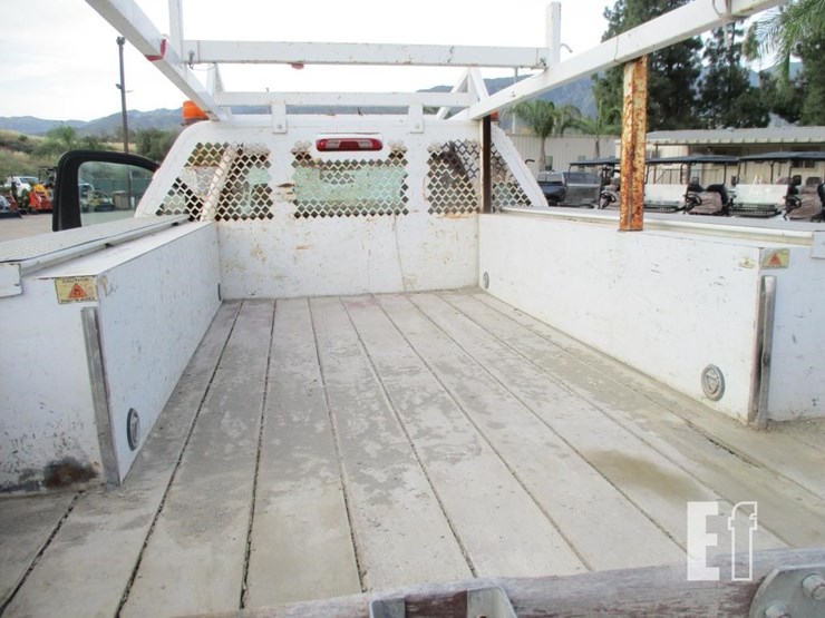 2016-chevrolet-3500hd-image-13