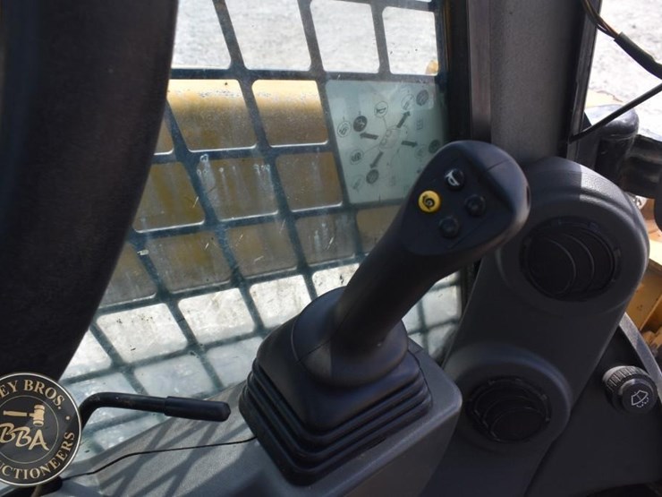 2020-caterpillar-289d3-image-44