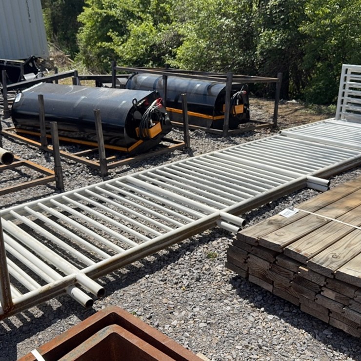 #6089 • PALLET OF HAND RAIL