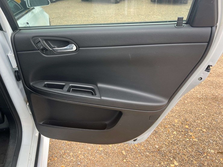 2011-chevrolet-impala-lt-4-door-sedan-(206,126-miles)-image-19