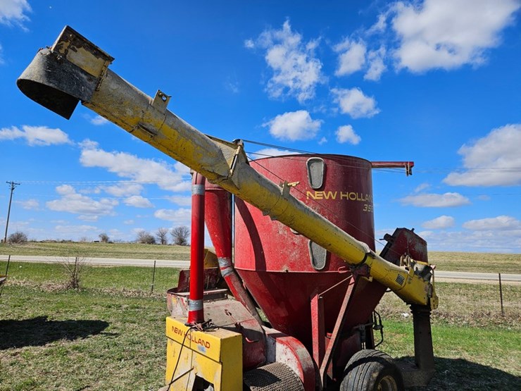 new-holland-355-image-40