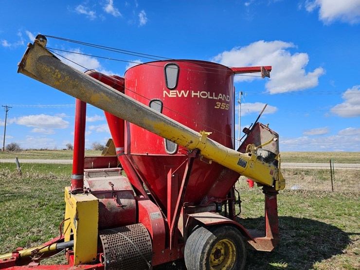 new-holland-355-image-43