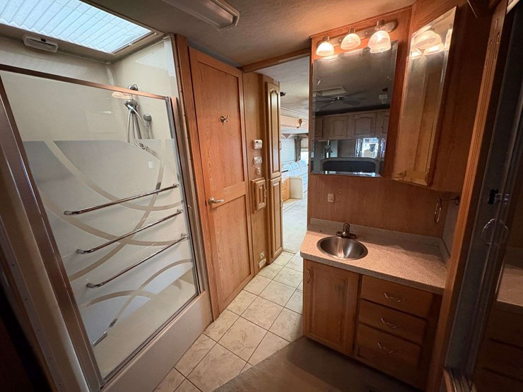 2007-freightliner-alfa-diesel-pusher-motorhome-(37,286-miles)-image-35