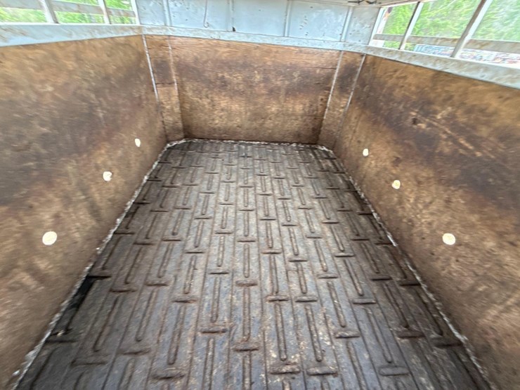 2016-neville-trailer-image-12