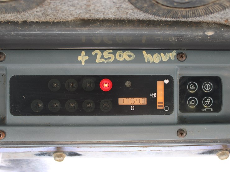 new-holland-ls190-image-45