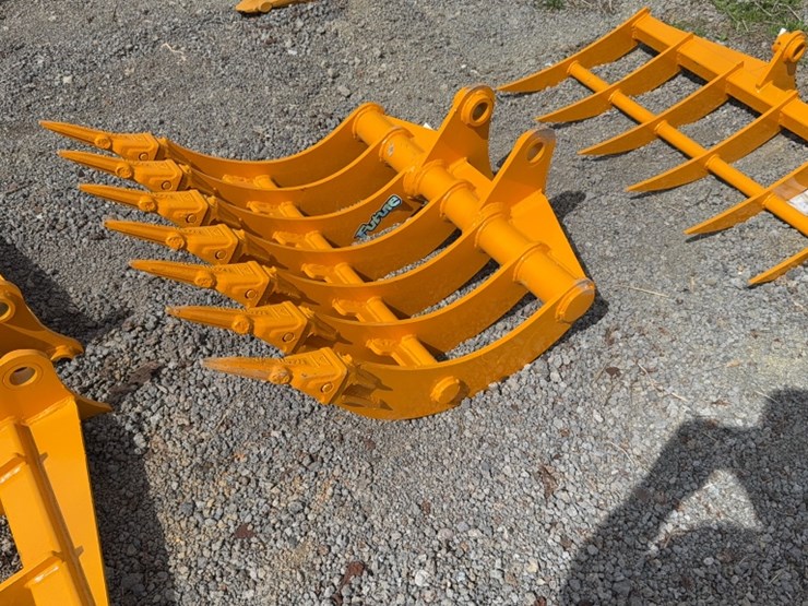 caterpillar-305-image-2