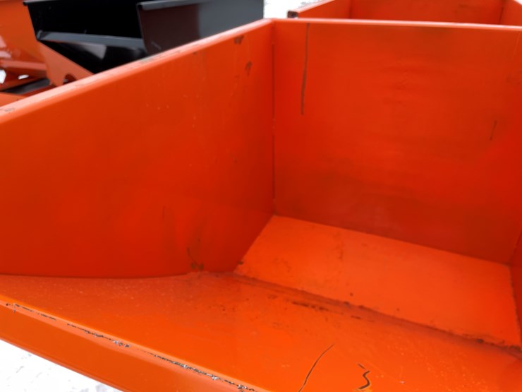 #2001-•-2-yard-self-dumping-hopper-image-8