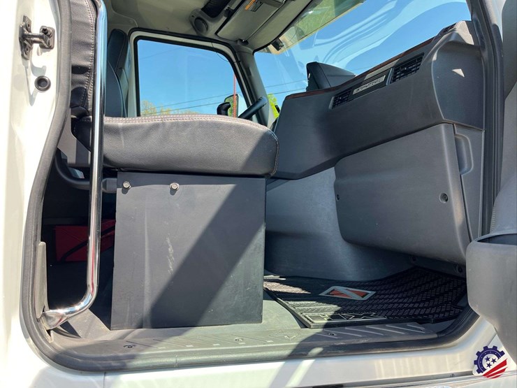 2024-international-hx520-image-73