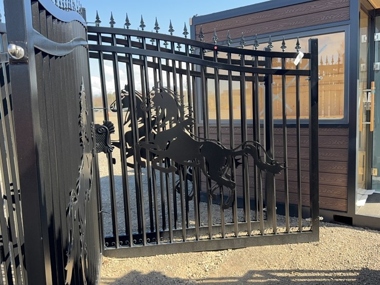 #1087-•-14'-bi-parting-wrought-iron-gate-w/-horse-scene-image-1
