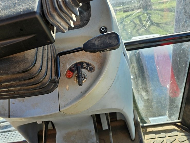 massey-ferguson-6480-image-40