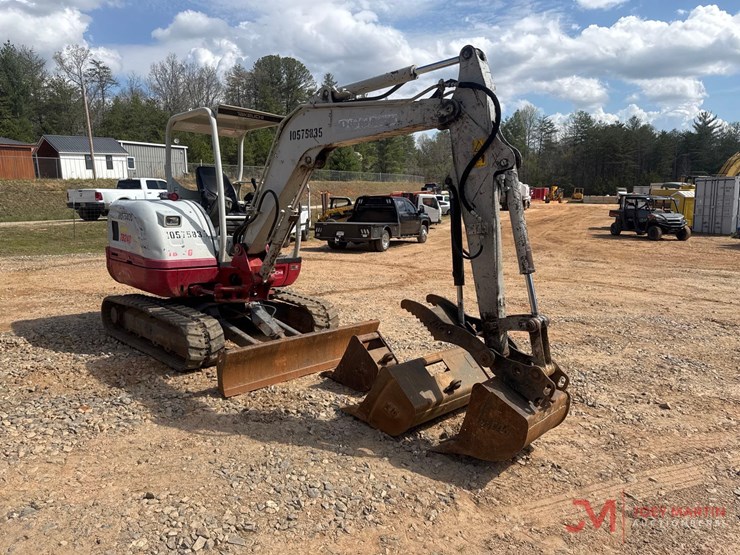 2017-takeuchi-tb240-image-5