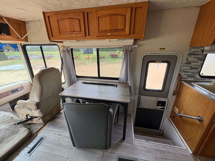 2004-ford-"daybreak"-motorhome-image-22