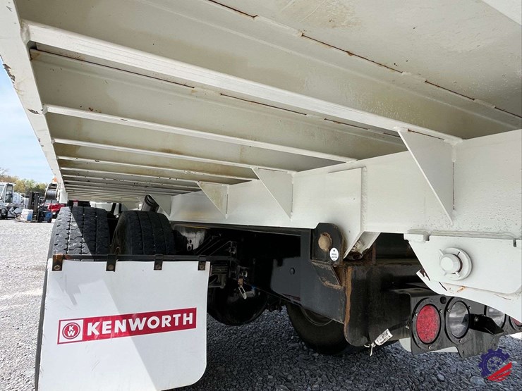 2025-kenworth-t380-image-45