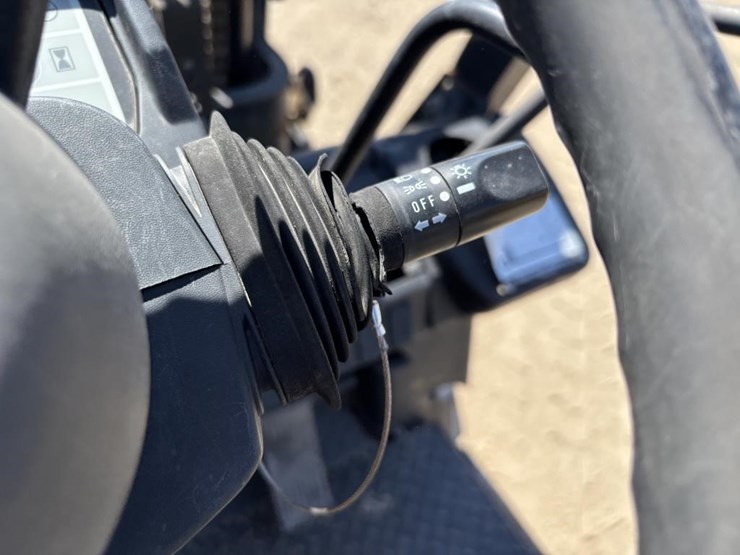 2011-nissan-mcp1f2a25lv-image-22