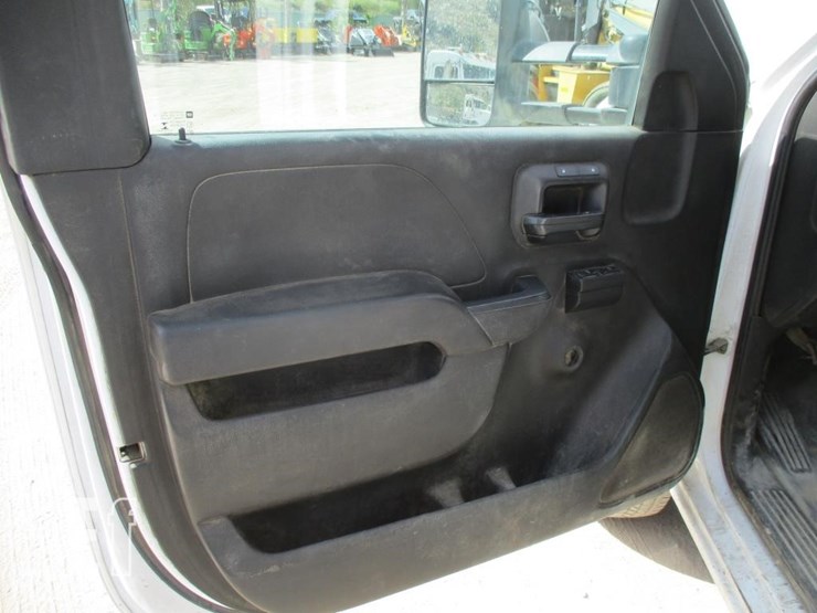 2017-chevrolet-3500hd-image-11