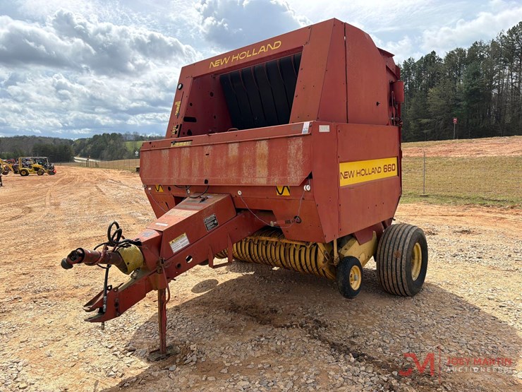 new-holland-660-image-4