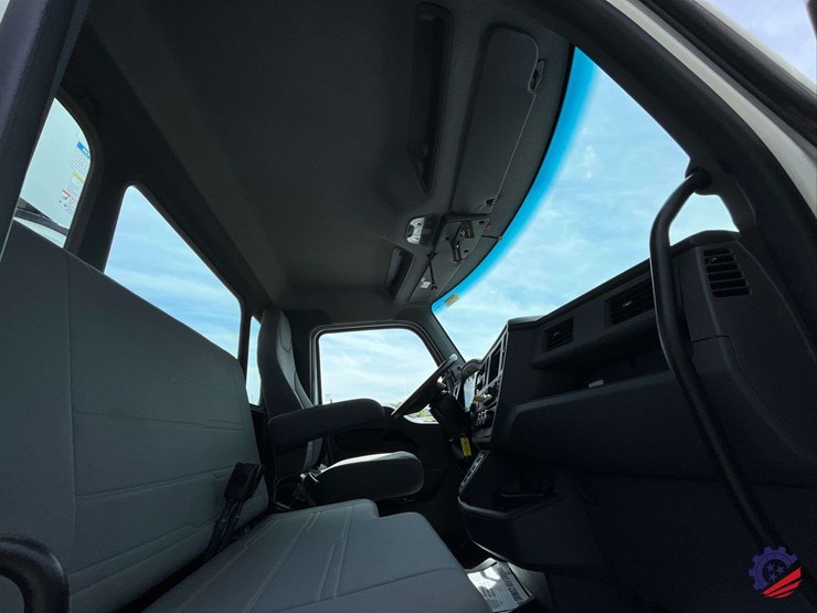 2025-kenworth-t380-image-109