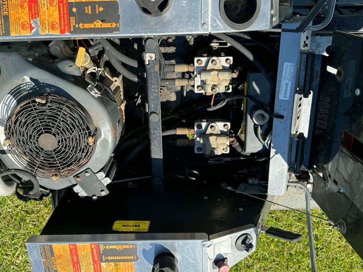 dixie-chopper-lt2400-44-image-10