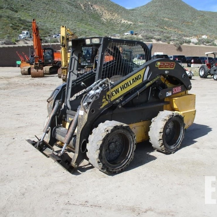 2017 NEW HOLLAND L228