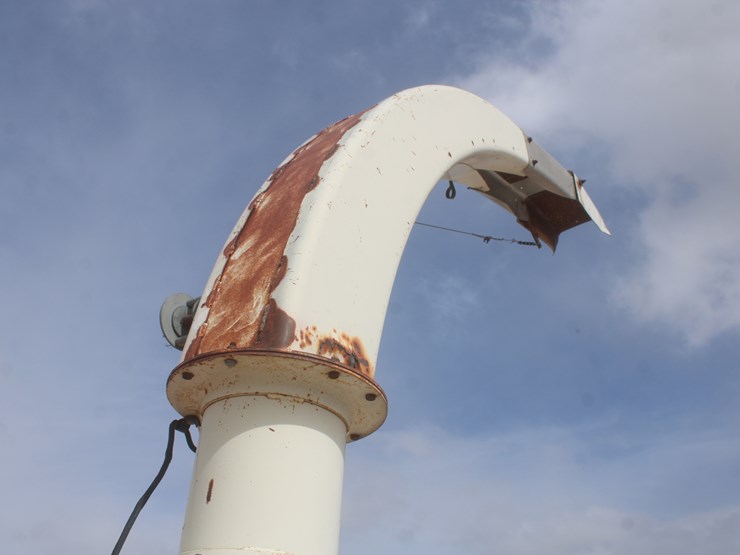 international-830-image-25