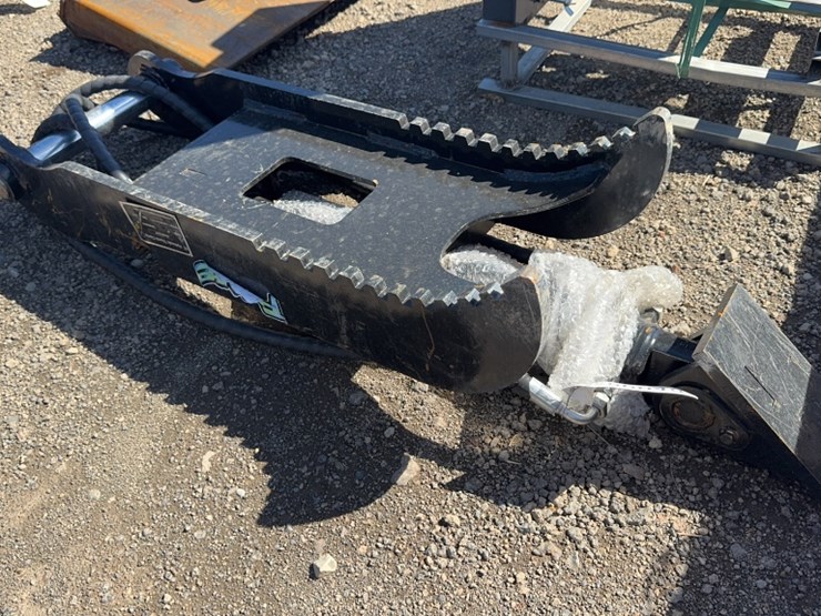 #1053-•-future-excavator-hyd-thumb-image-3