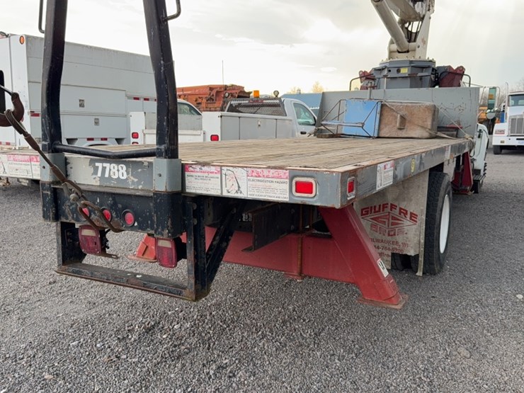 2006-ford-750-image-9