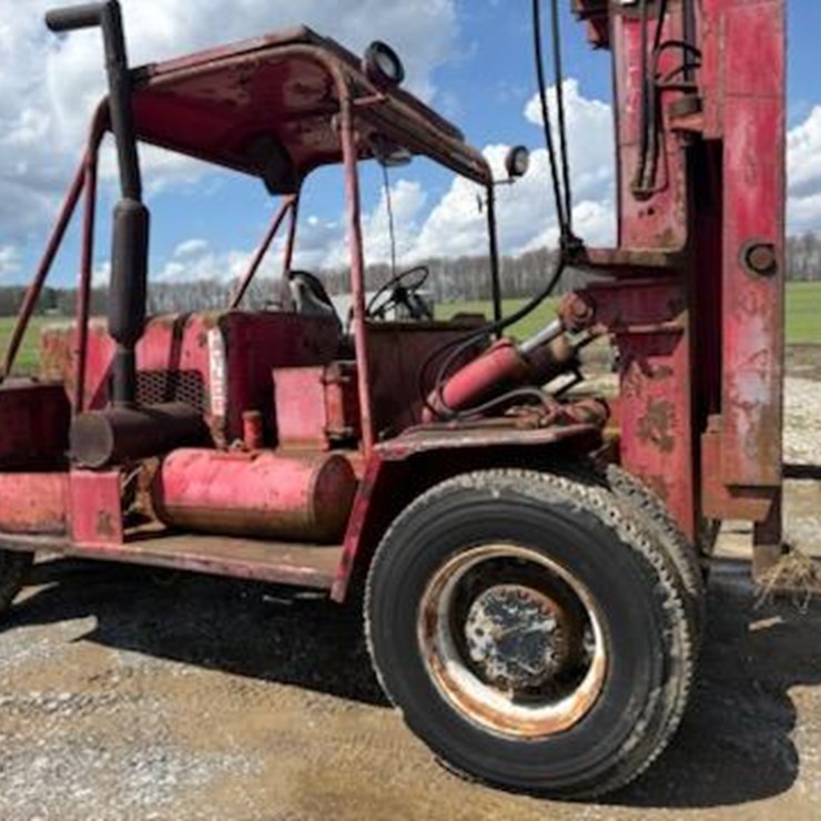 #230 • Taylor Y-22-WE-C Forklift*