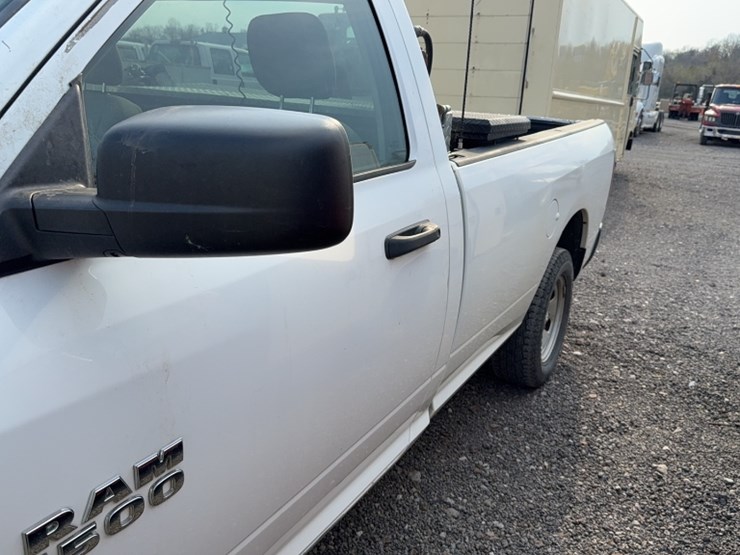 2015-dodge-1500-image-13