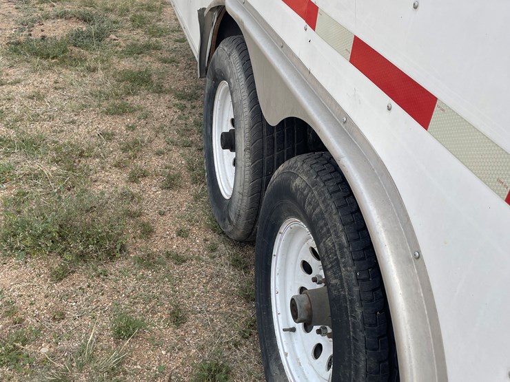 #4013-•-haulmark-enclosed-trailer-(az-title)-image-18