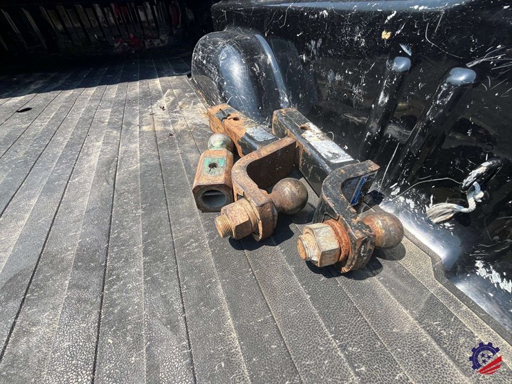 2015-gmc-3500-image-36