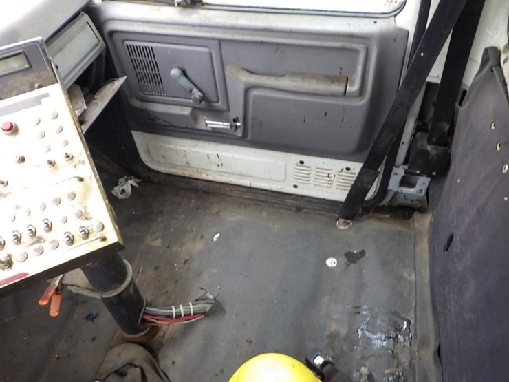 1995-ford-f800-image-44