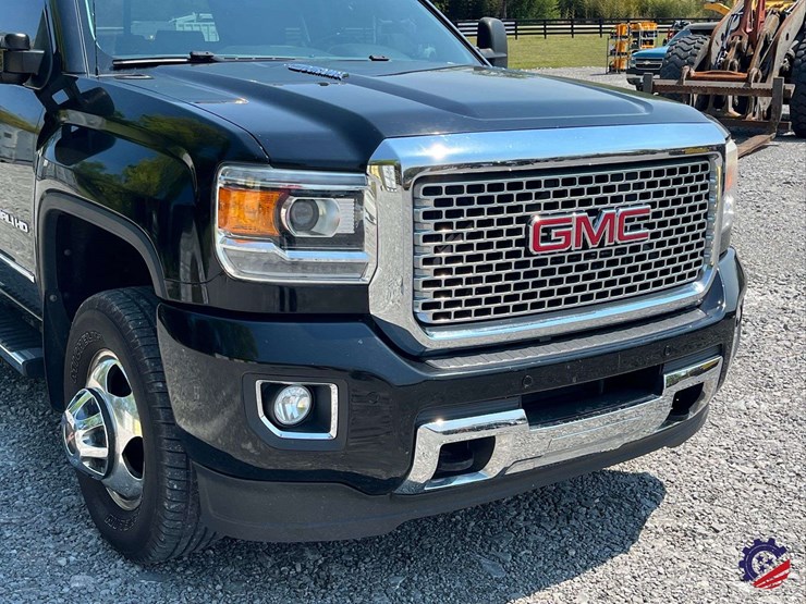 2015-gmc-3500-image-14