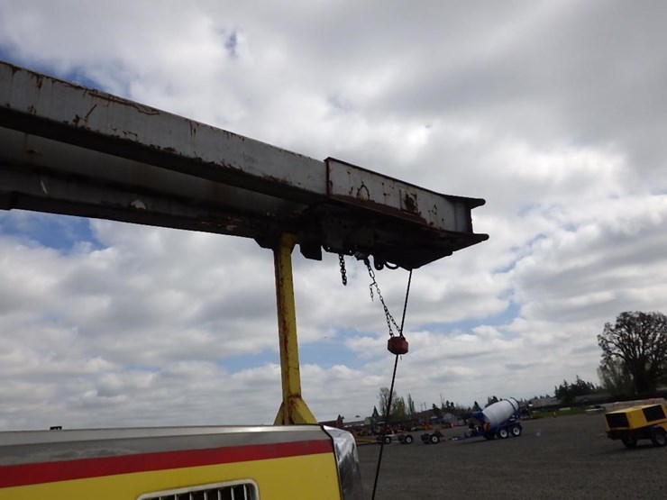 1984-ford-9000-image-22