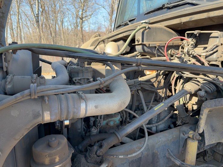 1999-freightliner-fl112-image-8