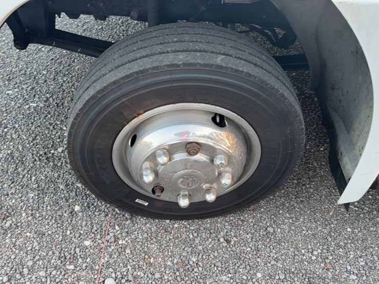 2016-hino-258-image-10