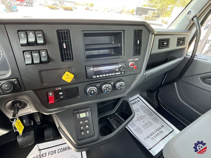 2025-kenworth-t380-image-125