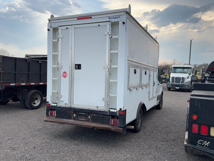 2015-ford-350-image-8