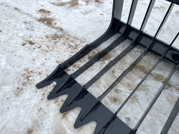 #2047-•-skid-steer-mount-skeleton-bucket-image-9