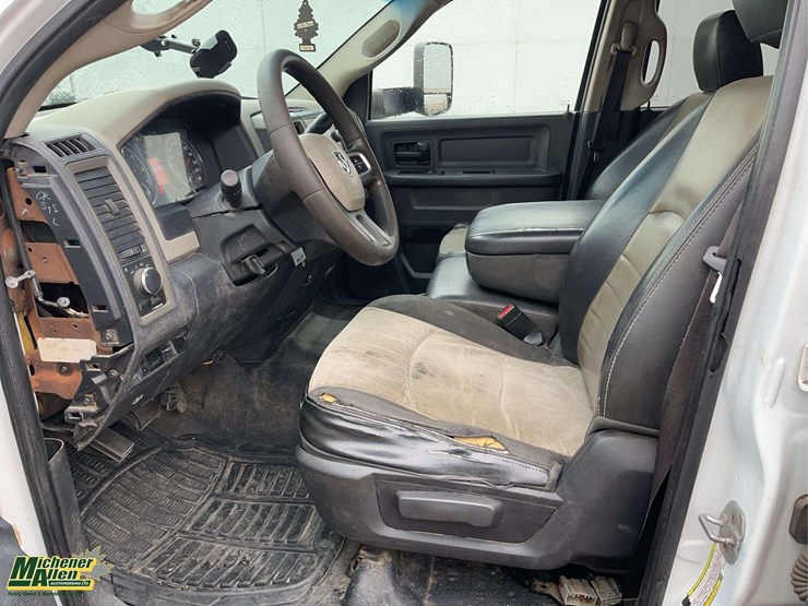 2011-dodge-3500-image-11