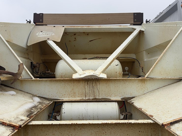 2011-dakota-gravel-trailer-image-12