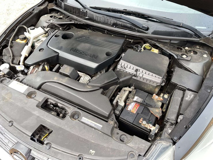 2017-nissan-altima-4-door-sedan-(213,376-miles)-image-7