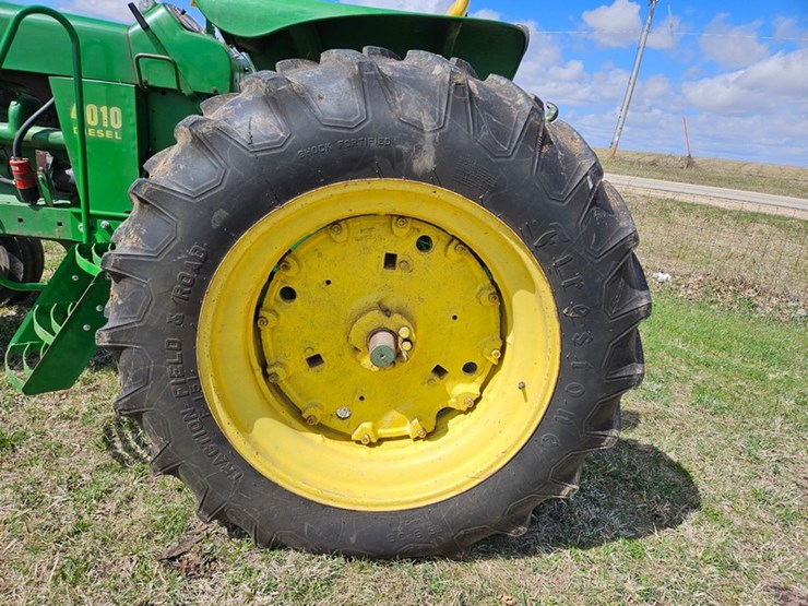 john-deere-4010-image-34