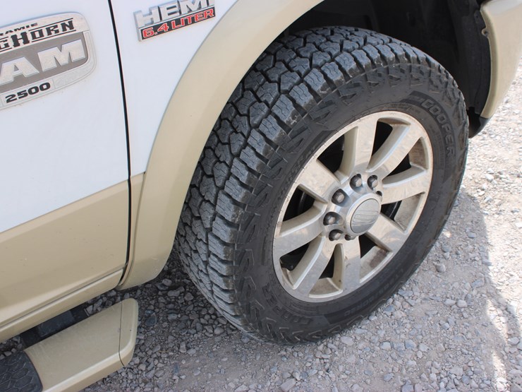 2015-ram-2500-laramie-longhorn-image-17