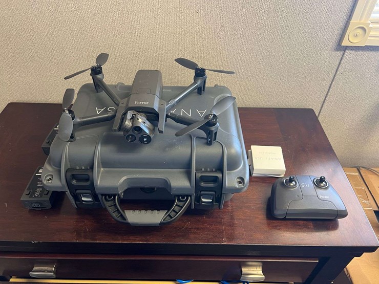 parrot-anafi-usa-foldable-drone-with-4k/thermal-camera-image-5