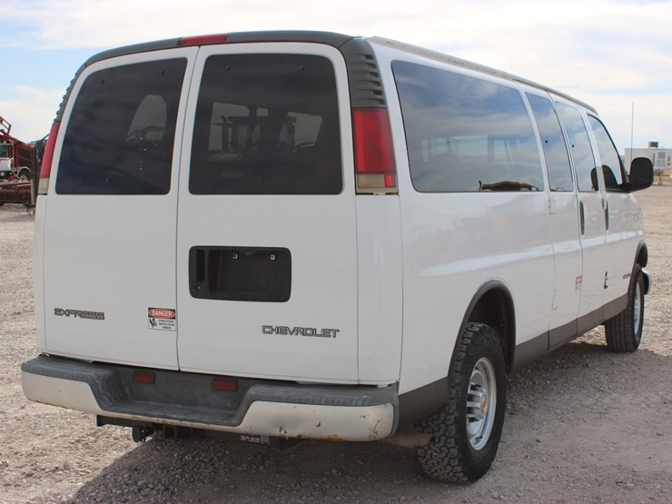 2001-chevrolet-express-3500-image-8