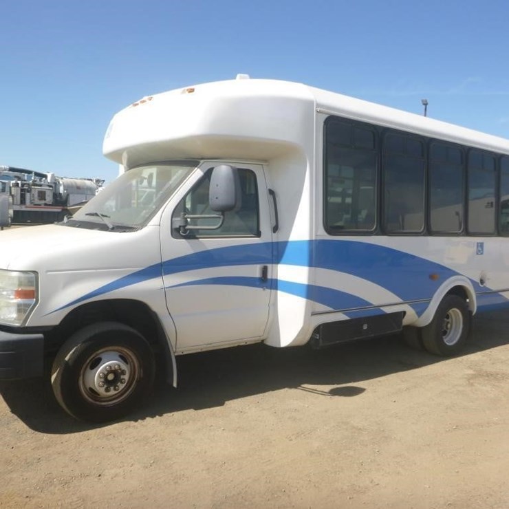 2014 FORD E450
