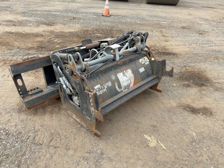 2011-caterpillar-pc210-cold-planer-image-5